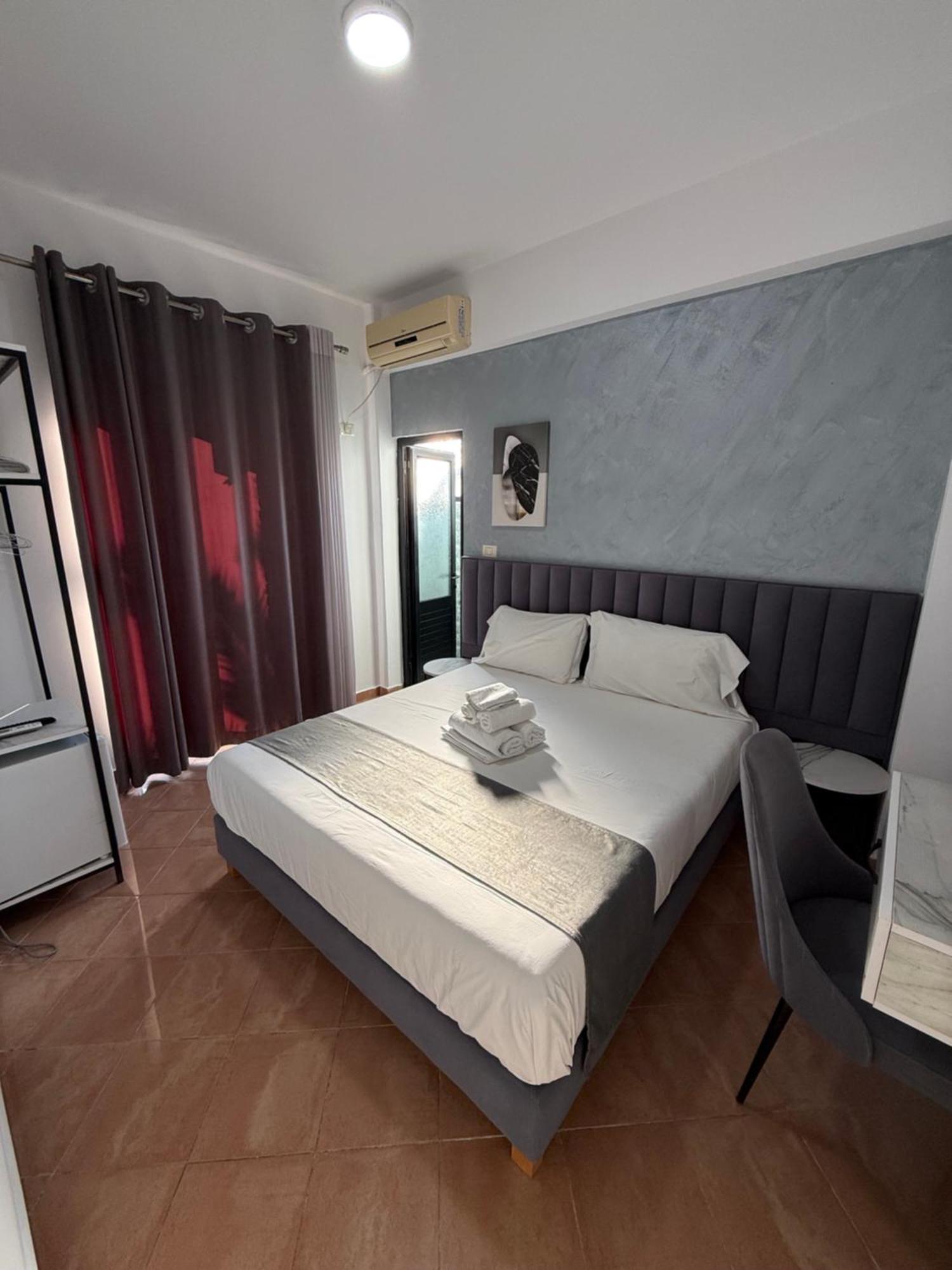 Hotel Summer Sarandë Buitenkant foto
